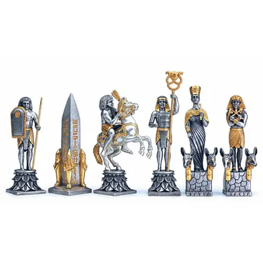 Goldene und silberne ägyptische Figuren: Obelisk, Springer, Pharao und Königin