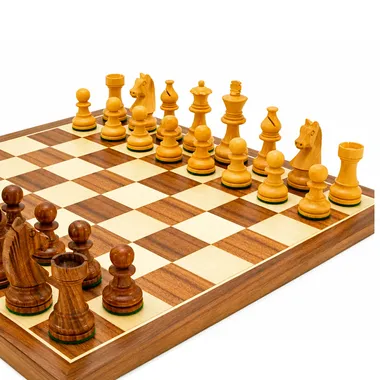 Set "Knight Academy" Schachbrett aus Nussbaum- und Ahornholz & Schachspiel aus Rosenholz