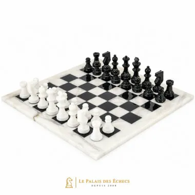 Set "Weiß und Schwarz" Schachbrett und Schachspiel aus Alabaster von Volterra