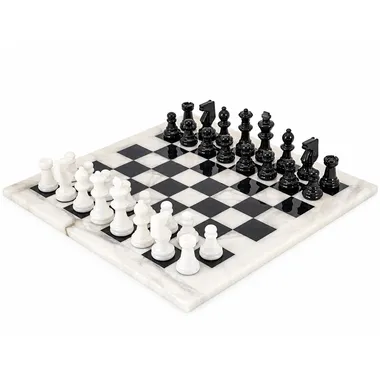 Set "Weiß und Schwarz" Schachbrett und Schachspiel aus Alabaster von Volterra