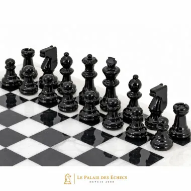 Set "Weiß und Schwarz" Schachbrett und Schachspiel aus Alabaster von Volterra