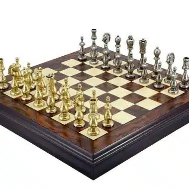 Orientalisches Schachbrettset aus Nussbaum- und Ahornholz mit Aufbewahrungsfach & Schachspiel aus Messing
