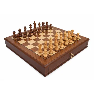 Set Tilleul Small mit Schachbrett aus Nussbaum, Staunton-Figuren und Aufbewahrungsbox