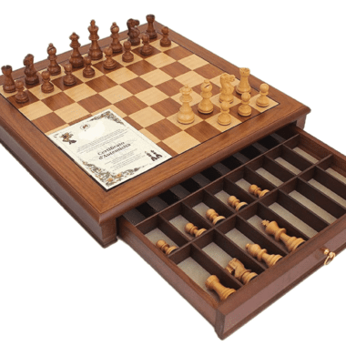 Alternative view of Set "Tilleul Small" Schachbrett aus Nussbaum mit Aufbewahrungsschublade & Staunton Schachspiel aus Holz