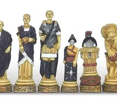 Handbemalte Spartacus-Schachfiguren aus Kunstharz in einer Reihe