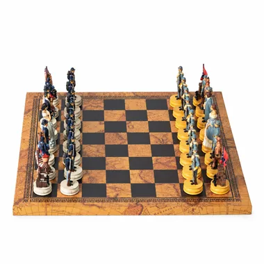 Schachbrett mit Weltkarten-Motiv aus Kunstleder, Figuren des Sezessionskriegs gegenüberstehend