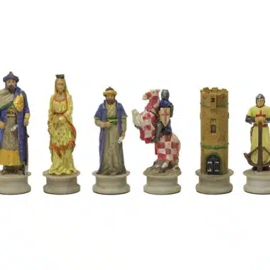 Schachfiguren Kreuzzug aufgereiht, König, Dame, Turm und Springer