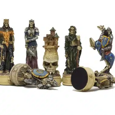 Alternative view of Ensemble Mort-Vivant IV Schachbrett aus schwarzem Ahornholz und handbemaltes Schachspiel aus Harz