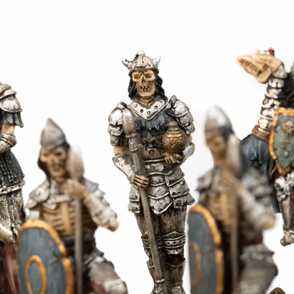 Schachspiel aus Zombie-Harz – Bild 11