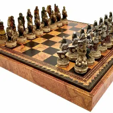 Alternative view of Ensemble Mort-Vivant III Schachbrett aus Kunstleder Alte Welt mit Aufbewahrung und handbemaltem Schachspiel