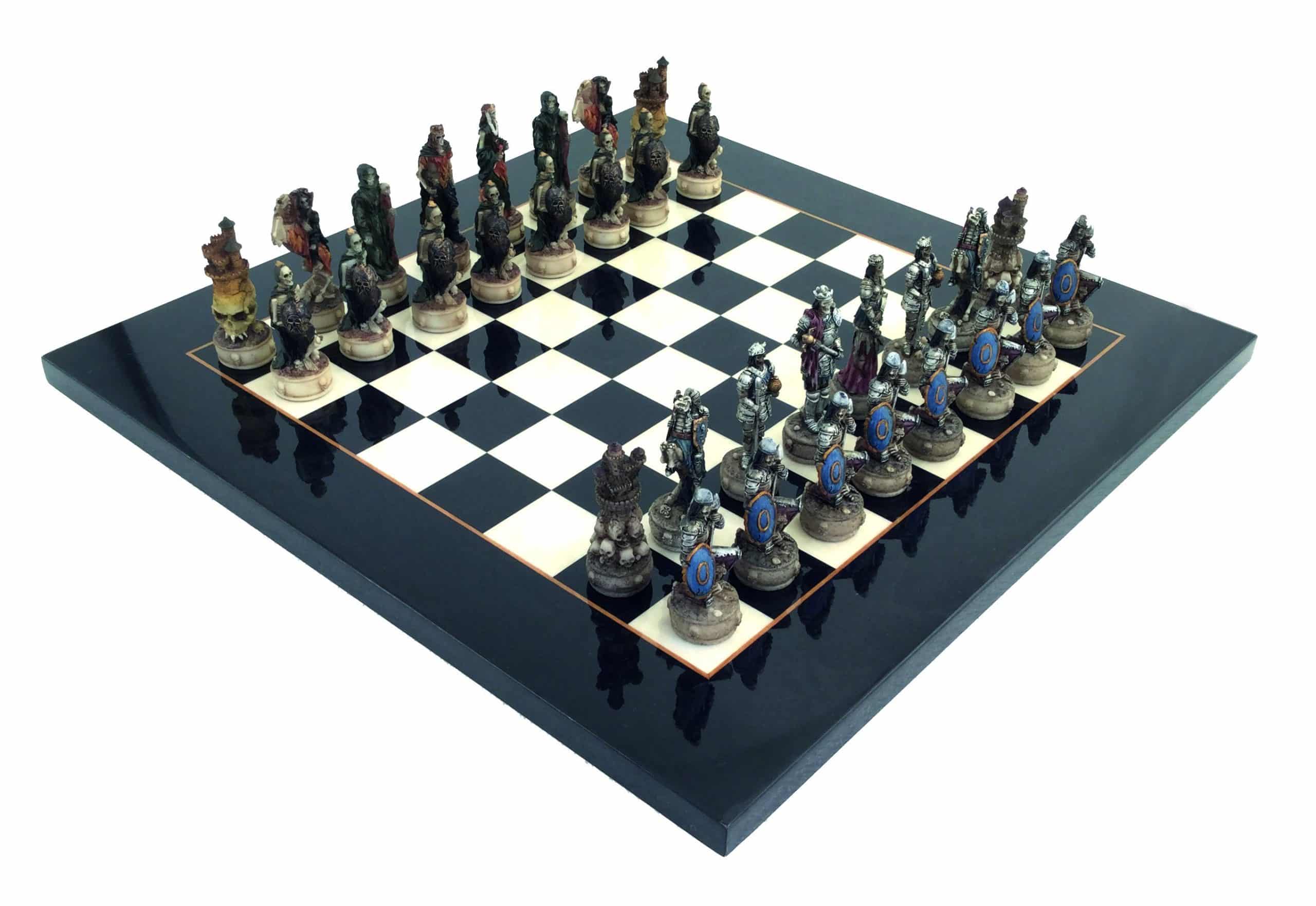 Ensemble Mort-Vivant IV Schachbrett aus schwarzem Ahornholz und handbemaltes Schachspiel aus Harz