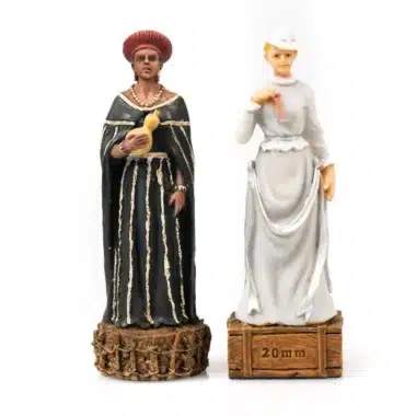 Damenfiguren aus Harz, drapierte Zulu-Figur gegenüber britischer Krankenschwester in Weiß