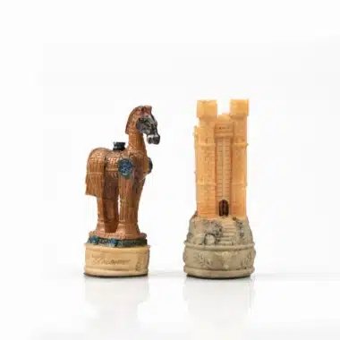 Detail des Trojanischen Pferdes und Turms als Schachfiguren