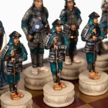 Alternative view of Samurai Schachbrett Set Kunstleder Aufbewahrungsbox und handbemaltes Schachspiel aus Harz