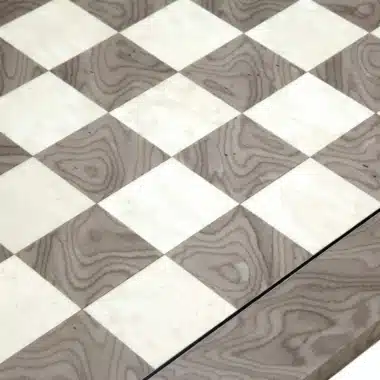 Schachbrett Victoria III, Detail der Felder aus Ahorn und Eschenmaser