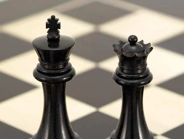 Schachspiel "Souverän II" aus Ebenholz – Bild 6
