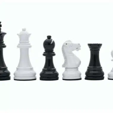 Schachspiel "Staunton Classique" aus schwarz und weiß lackiertem Holz