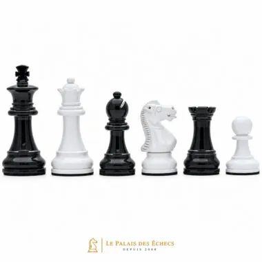 Staunton-Schachfiguren schwarz und weiß lackiert in einer Reihe