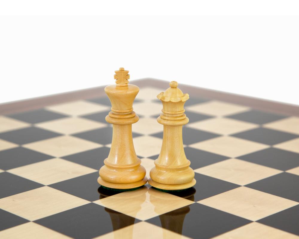 Set "Alter Englisch IV" Schachbrett aus Holz Design und Schachfiguren aus Buchsbaum und schwarz gefärbtem Buchsbaum – Bild 5