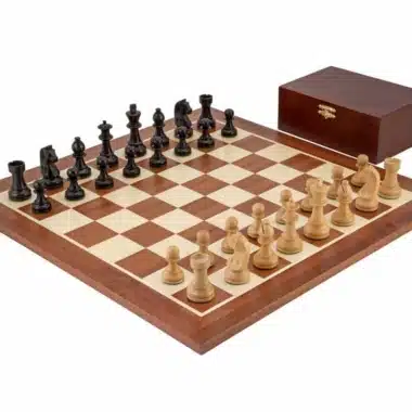Set Großmeisterschaft II Schachbrett aus Mahagoni und Ahorn, Schachspiel aus Buchsbaum und schwarz gefärbtem Buchsbaum & Aufbewahrungsbox aus Birkenholz
