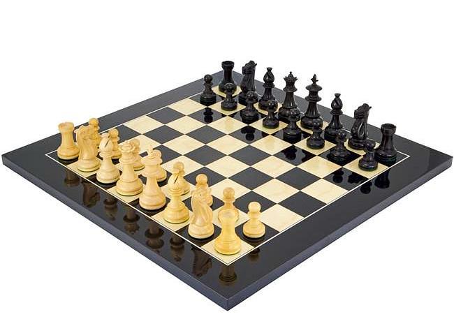 Schwarzblumen-Set Schachbrett aus Ahornholz & Schachspiel aus Buchsbaumholz