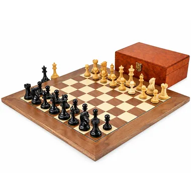 Set "Highgrove" Schachbrett aus Ahorn- und Walnussholz, Schachspiel aus ebonisiertem Buchsbaumholz & Aufbewahrungskoffer aus Wurzelfurnier