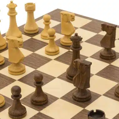 Alternative view of Gründer-Set Faltbares Schachbrett aus Nussbaum und Ahorn & Schachspiel aus Gold-Rosenholz