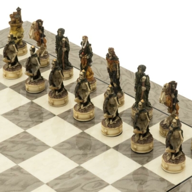 Alternative view of Set Dark Fantasy Schachbrett aus grauem Eschenholz und Schachspiel aus Harz