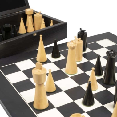 Alternative view of Art Deco Schachset aus Schwarzpoplar- und Ahornholz und Schachspiel aus Ebenholz mit Wengé Aufbewahrungskoffer