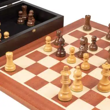 Novizen-Set Schachbrett aus Mahagoniholz, Schachspiel aus Akazien- und Buchsbaumholz & Aufbewahrungsbox aus Wengeholz – Bild 2