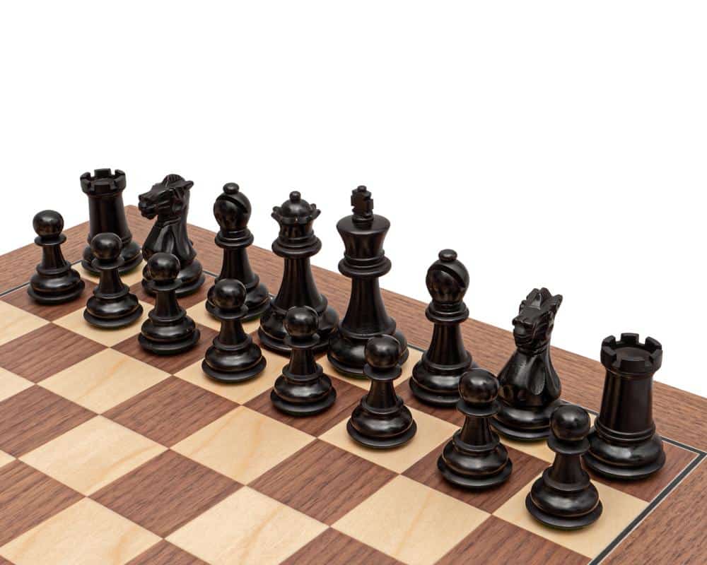 Set Altenglisch III Schachbrett aus Nussbaum und Ahorn und Schachspiel aus Ebonisiertem Buchsbaum – Bild 3