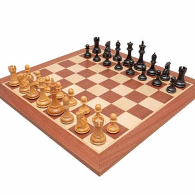 Set Abtei Schachbrett aus Mahagoni und Ahorn und Schachspiel aus Buchsbaum und schwarz gefärbtem Buchsbaum