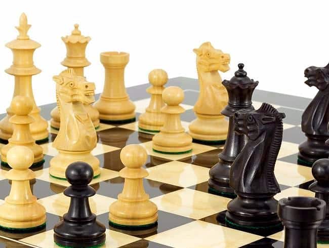 Schwarzblumen-Set Schachbrett aus Ahornholz & Schachspiel aus Buchsbaumholz – Bild 4