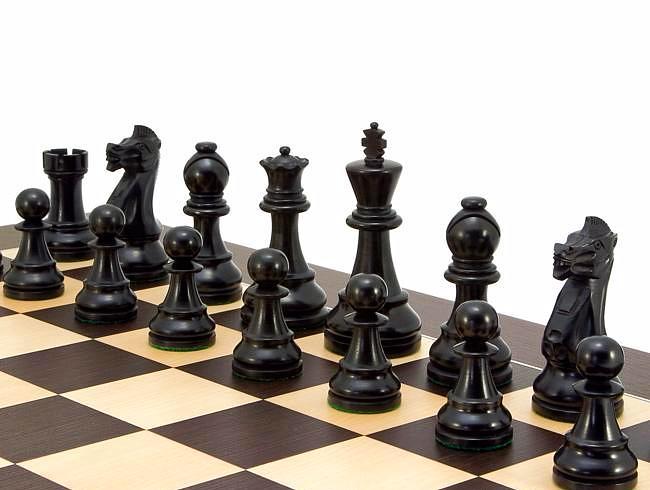 Frankfurt Grand Schachbrett Set aus Wengeholz & Schachspiel aus Buchsbaumholz – Bild 2