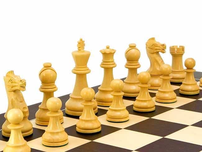 Frankfurt Grand Schachbrett Set aus Wengeholz & Schachspiel aus Buchsbaumholz – Bild 3