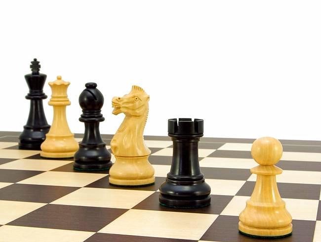 Frankfurt Grand Schachbrett Set aus Wengeholz & Schachspiel aus Buchsbaumholz – Bild 5