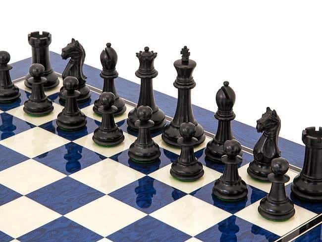 Oxford Schwarz und Blau Schachbrett aus blauem Ahornholz und Schachspiel aus Buchsbaumholz – Bild 2