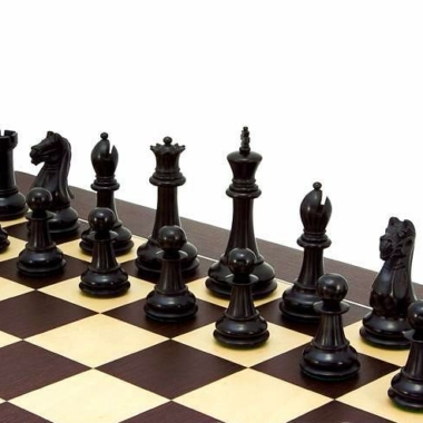 Ensemble "Oxford Noir et Wenge" Echiquier en Bois de Wenge et d'Erable & Jeu d'Echecs en Bois de Buis