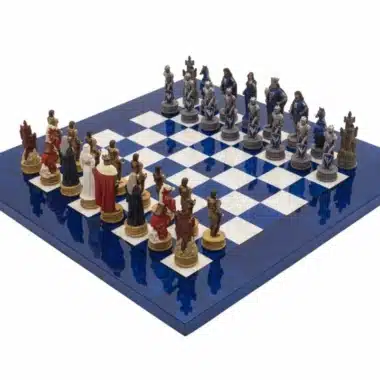 Camelot König Artus VIII. Schachbrett aus blauem Ahornholz und Schachspiel aus Harz