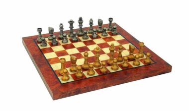 Staunton Piccolo"-Set Schachbrett aus Heidekraut- und Ulmenholz & Schachspiel aus massivem Messing