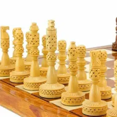 Schachspiel "Türme" aus vergoldetem Rosenholz und Buchsbaumholz
