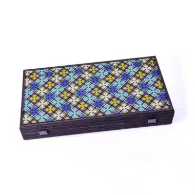Backgammon Floral Créatif geschlossen, Box von oben mit bunten geometrischen Mustern