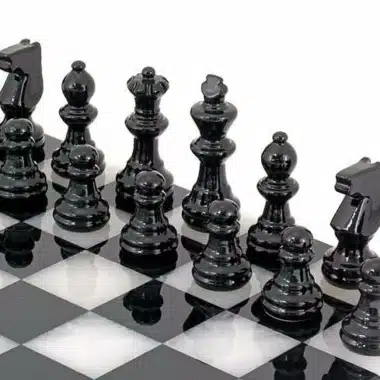 Set "Schwarz und Weiß" Schachbrett und Schachspiel aus Alabaster von Volterra