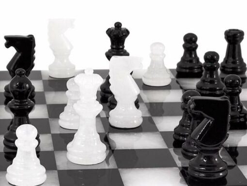 Set "Schwarz und Weiß" Schachbrett und Schachspiel aus Alabaster von Volterra