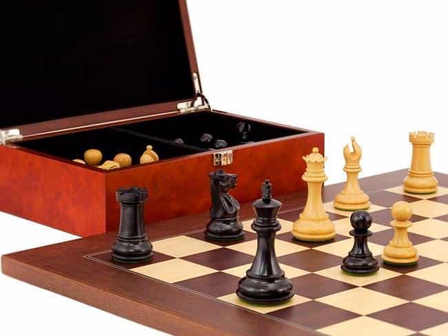 Windsor Schachset aus Palisanderwurzel und Ahornfurnier, Schachspiel aus Ebenholz und Buchsbaum mit Furnierkasten – Bild 5