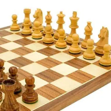 Academy Medium"-Set Schachbrett aus Nussbaum- und Ahornholz & Schachspiel aus Rosenholz
