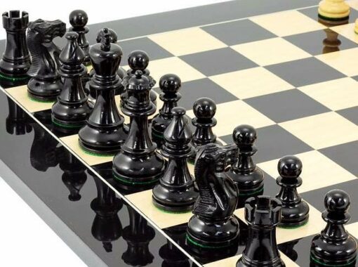 Set "Atlantic Gloss" Schachbrett aus Ahornholz und Schachspiel aus Holz