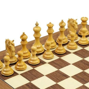 Alternative view of Schachbrettset aus Nussbaum- und Ahornholz & Schachspiel aus Ebenholz