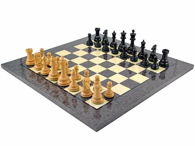 Set Cheltenham Schachbrett aus Wurzelholz und Ulme lackiert & Schachspiel aus Ebenholz