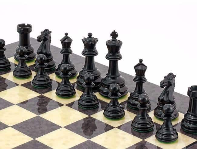 Set Cheltenham Schachbrett aus Wurzelholz und Ulme lackiert & Schachspiel aus Ebenholz – Bild 2